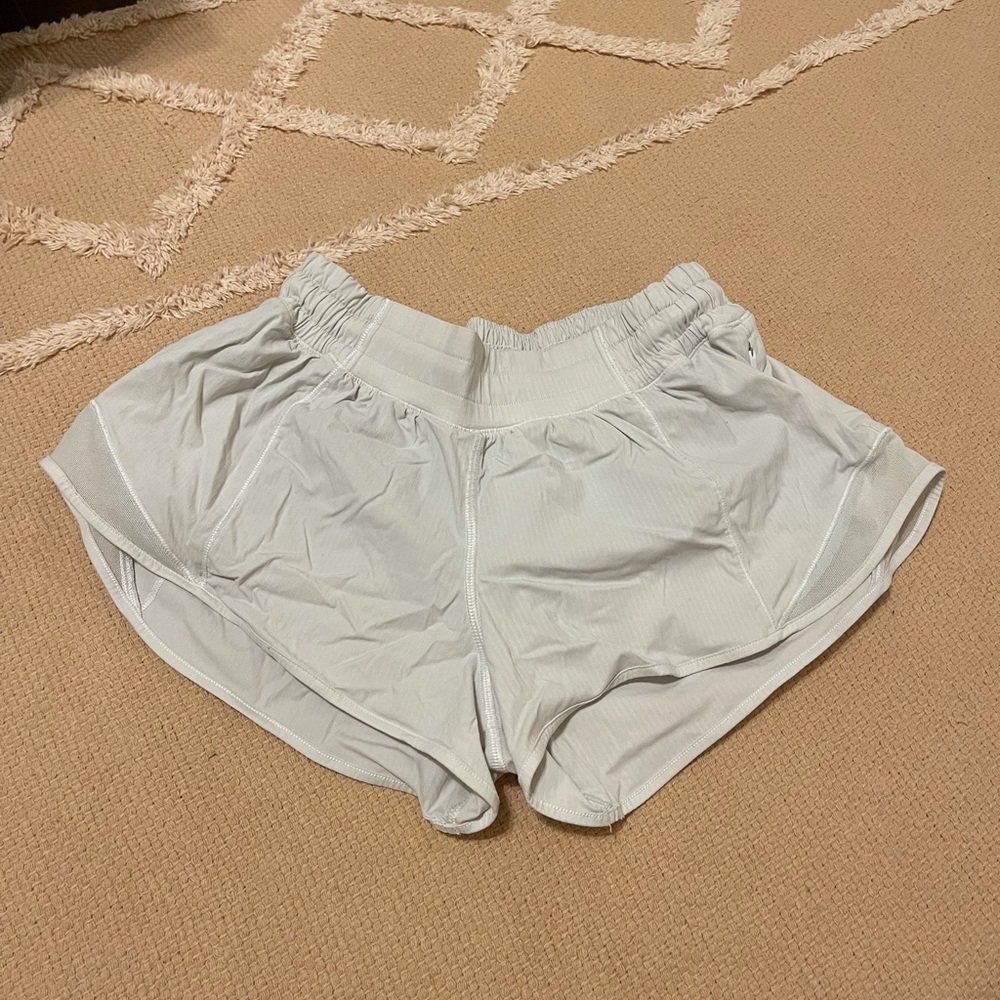 Lululemon Mid Rise Hotty Hot 2.5”